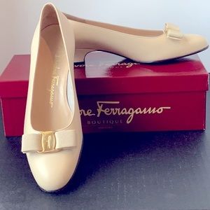 Salvatore Ferragamo low heal, bone dress shoes, new. In the box.